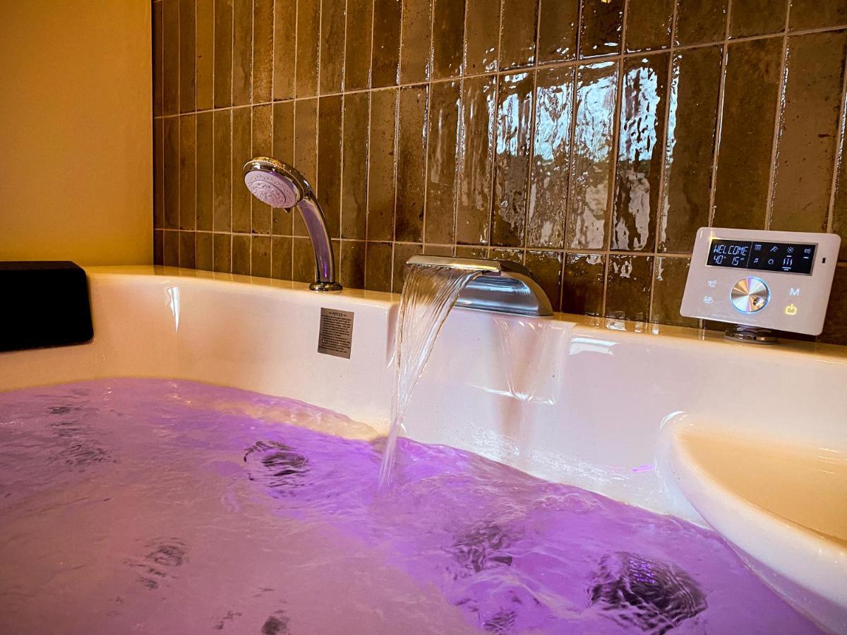 Love Room Suite Bali - Auray En Bretagne Brech Luaran gambar