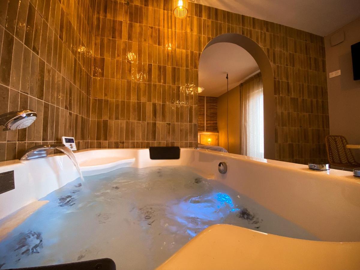 Love Room Suite Bali - Auray En Bretagne Brech Luaran gambar