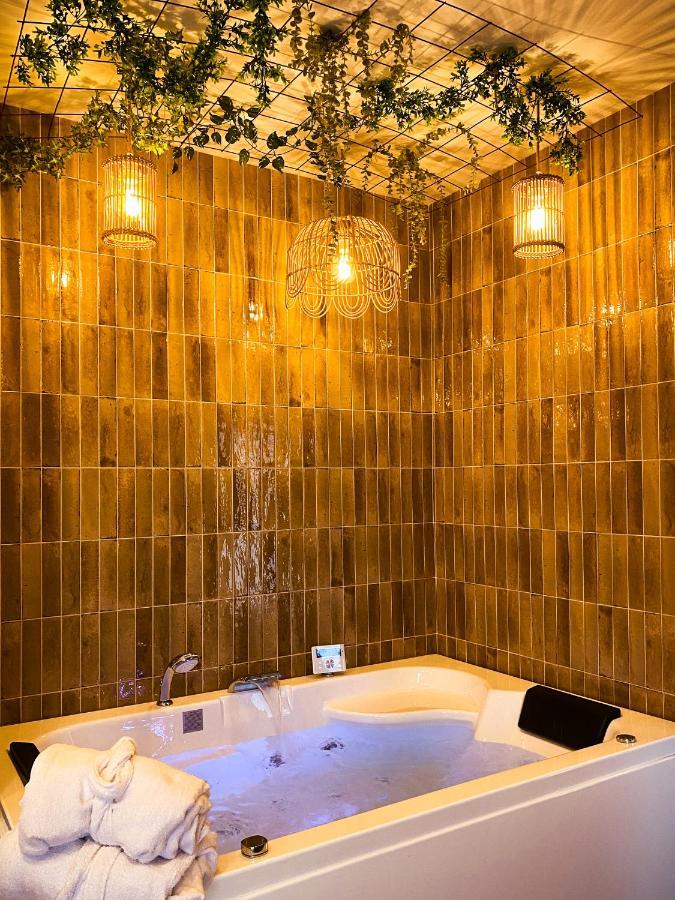 Love Room Suite Bali - Auray En Bretagne Brech Luaran gambar