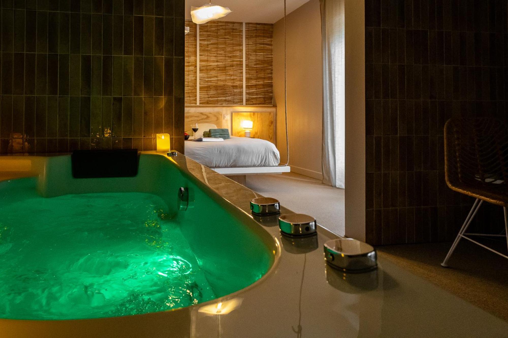 Love Room Suite Bali - Auray En Bretagne Brech Luaran gambar