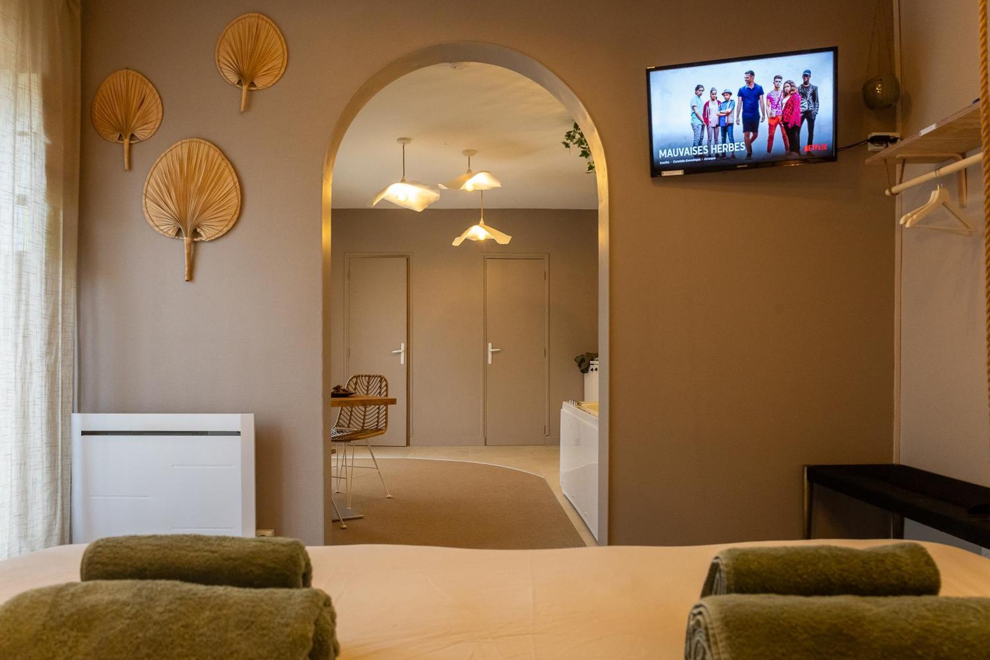 Love Room Suite Bali - Auray En Bretagne Brech Luaran gambar