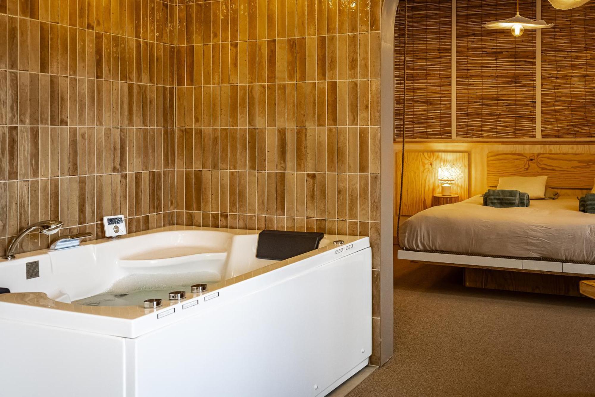 Love Room Suite Bali - Auray En Bretagne Brech Luaran gambar